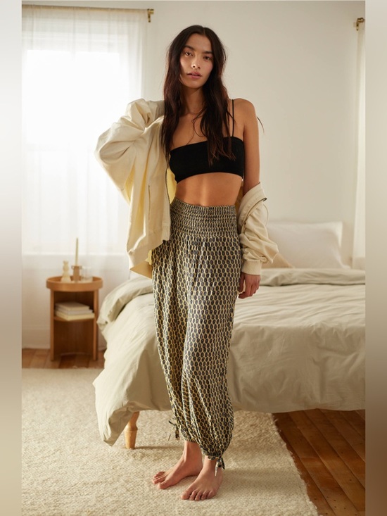 Urban Outfitters Dresses & Skirts - UO Venezia Printed Balloon Pant